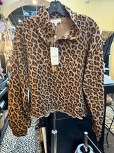 Load image into Gallery viewer, Entro T28760 Animal Print Top
