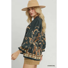 Load image into Gallery viewer, Paisley Border Print Blouse
