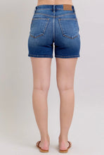 Load image into Gallery viewer, Judy Blue HW Med Length Dad Shorts
