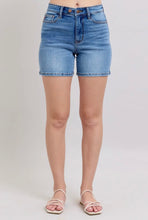 Load image into Gallery viewer, Judy Blue HW Med Length Dad Shorts
