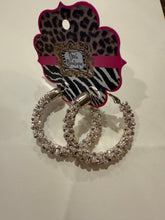 Load image into Gallery viewer, Diva Pearl/Cry Hoops
