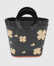 Load image into Gallery viewer, Shebobo Daisy Straw Bucket Bag
