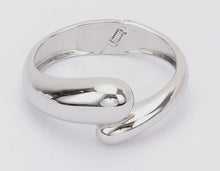 Load image into Gallery viewer, H&amp;D Hinge Bracelets
