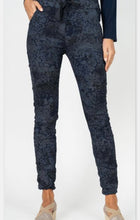 Load image into Gallery viewer, Cheetah &amp; Flower Jegging
