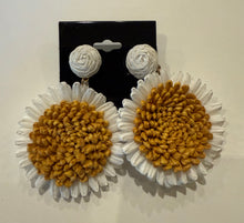 Load image into Gallery viewer, Diva Big Flower Earring
