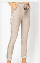 Load image into Gallery viewer, Look Mode 2120 Plain Jegging W/Ribbon Sides
