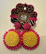 Load image into Gallery viewer, Diva Big Flower Earring
