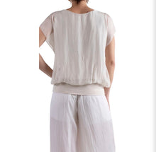 Load image into Gallery viewer, Gigi Moda 3914 Amante Flutter Sleeve Top
