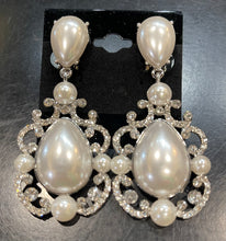 Load image into Gallery viewer, Diva Earrings SWT4400

