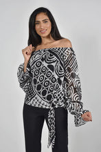 Load image into Gallery viewer, Frank Lyman Design 221621 Blk/Wht Woven Top
